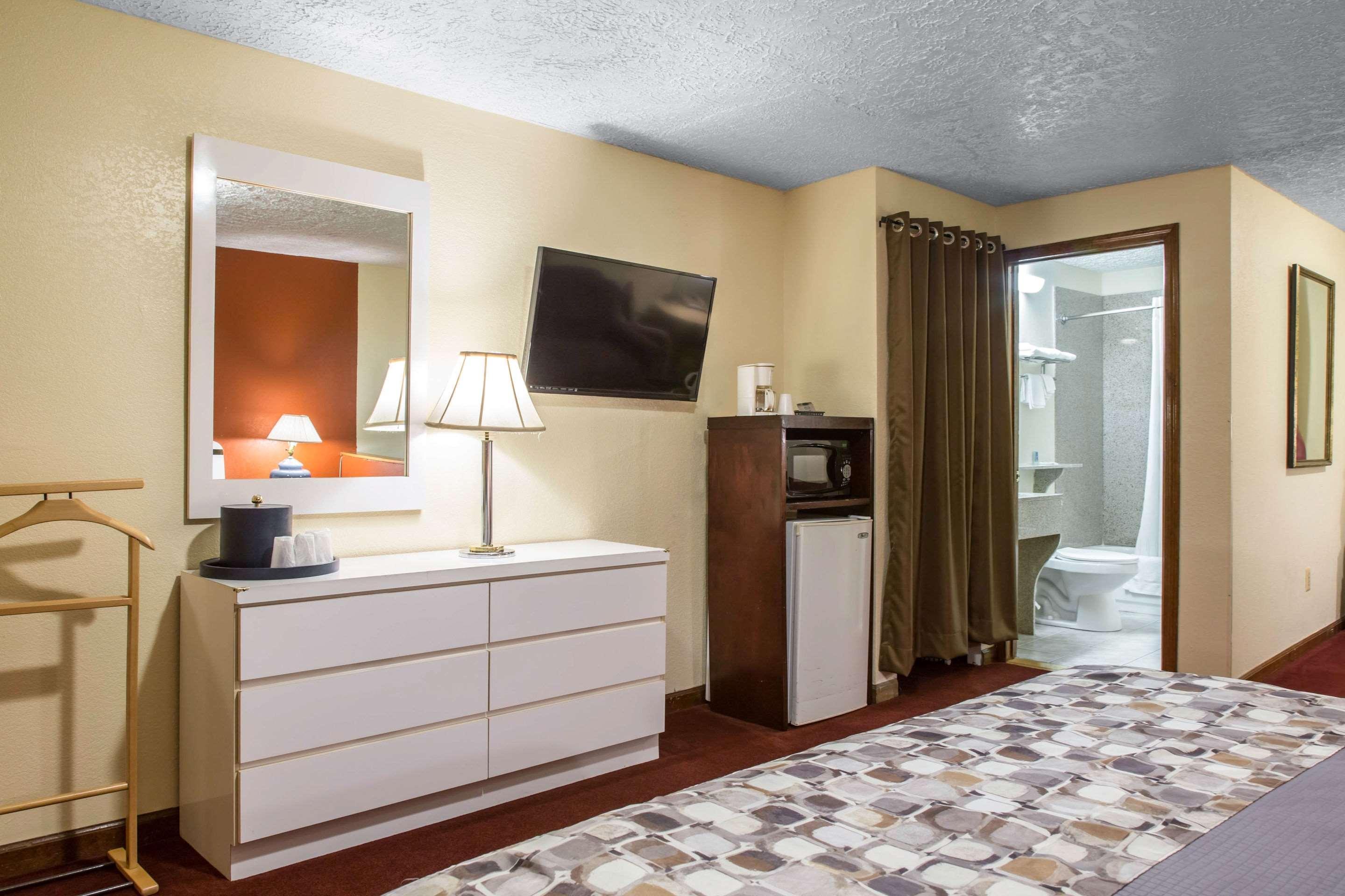 Rodeway Inn & Suites Branford - Guilford Bagian luar foto