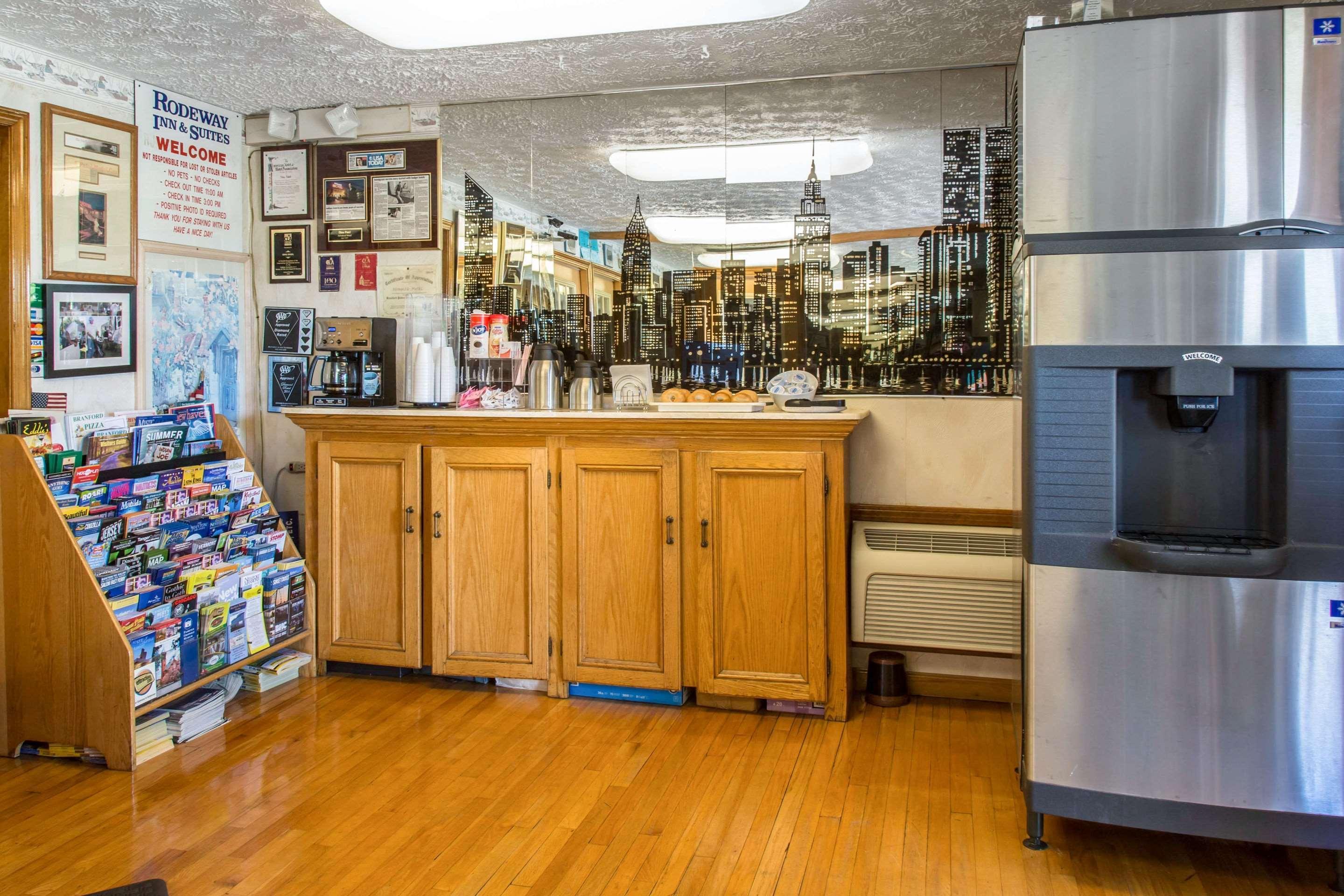 Rodeway Inn & Suites Branford - Guilford Bagian luar foto
