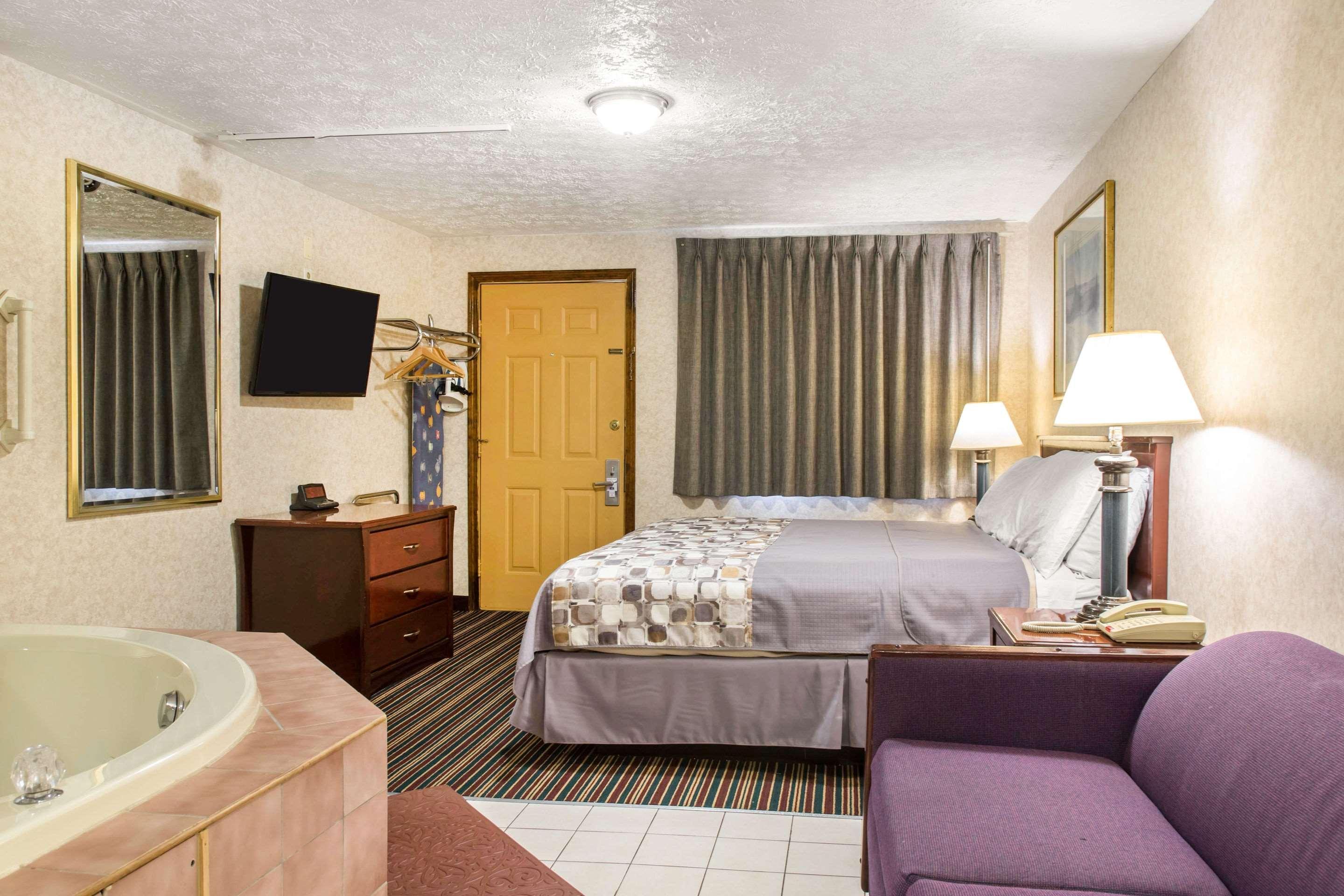 Rodeway Inn & Suites Branford - Guilford Bagian luar foto
