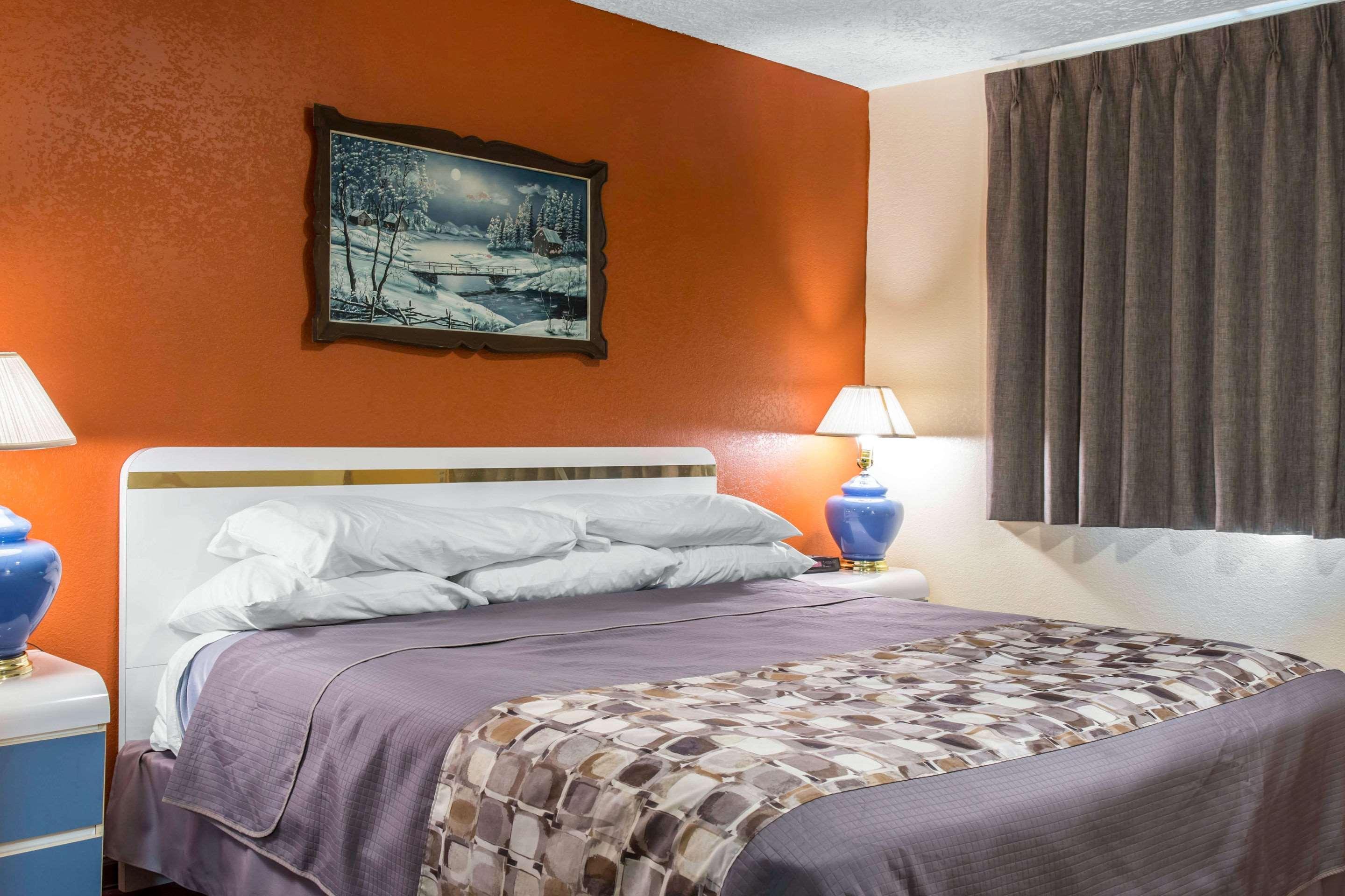 Rodeway Inn & Suites Branford - Guilford Bagian luar foto
