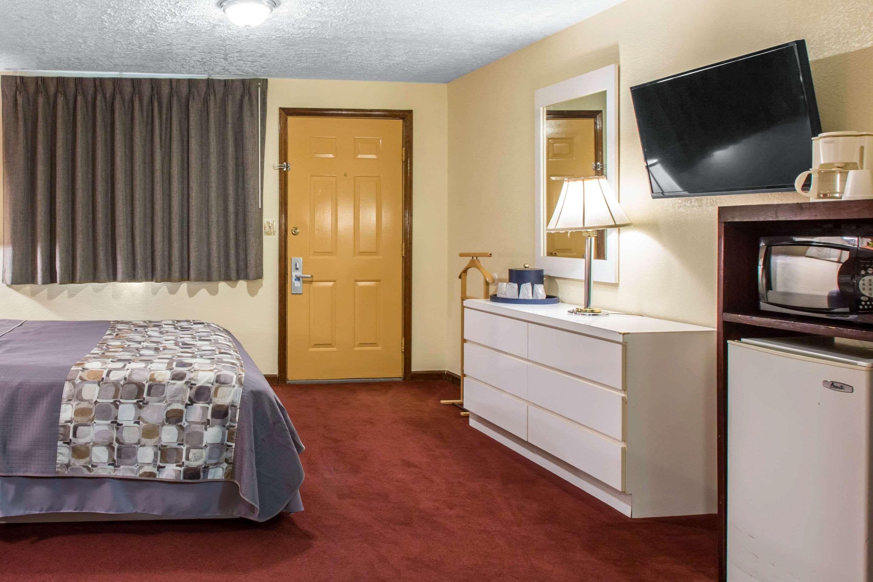 Rodeway Inn & Suites Branford - Guilford Bagian luar foto